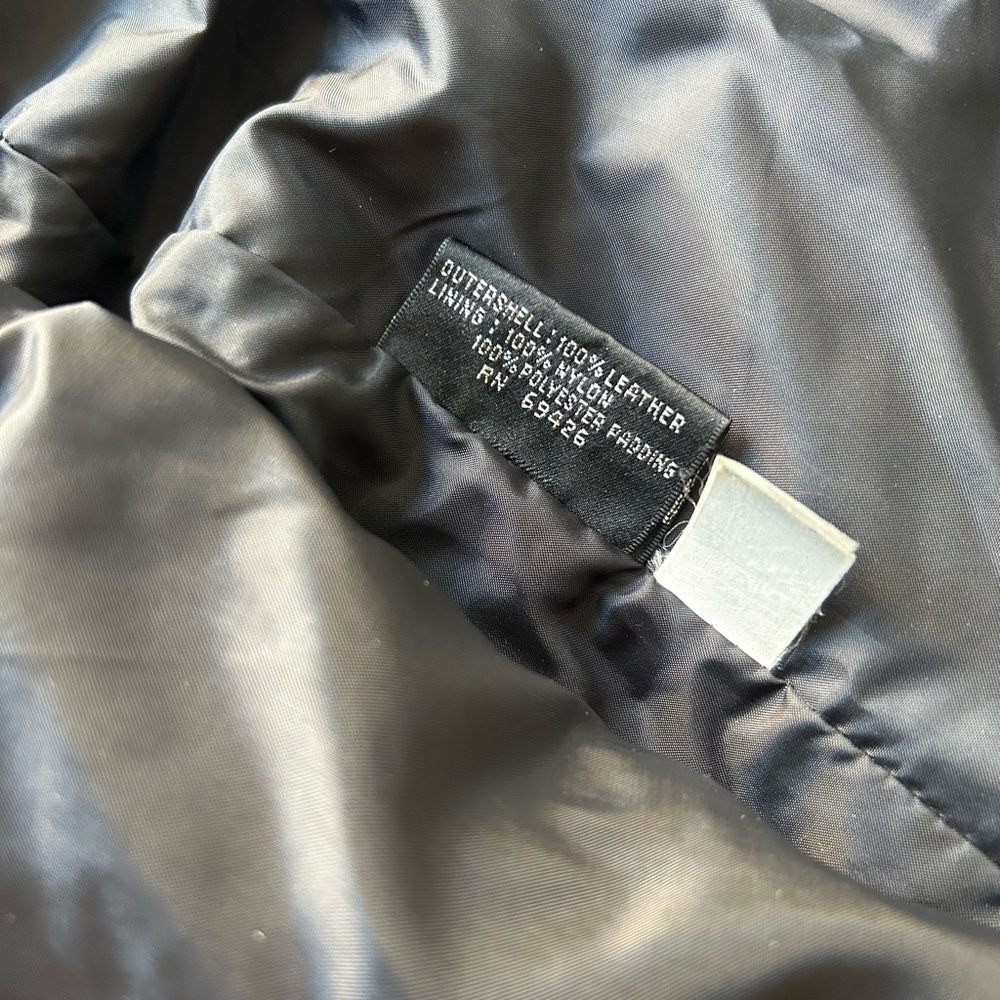 M. Julian Wilson’s heavy leather coat - Picture 7 of 10